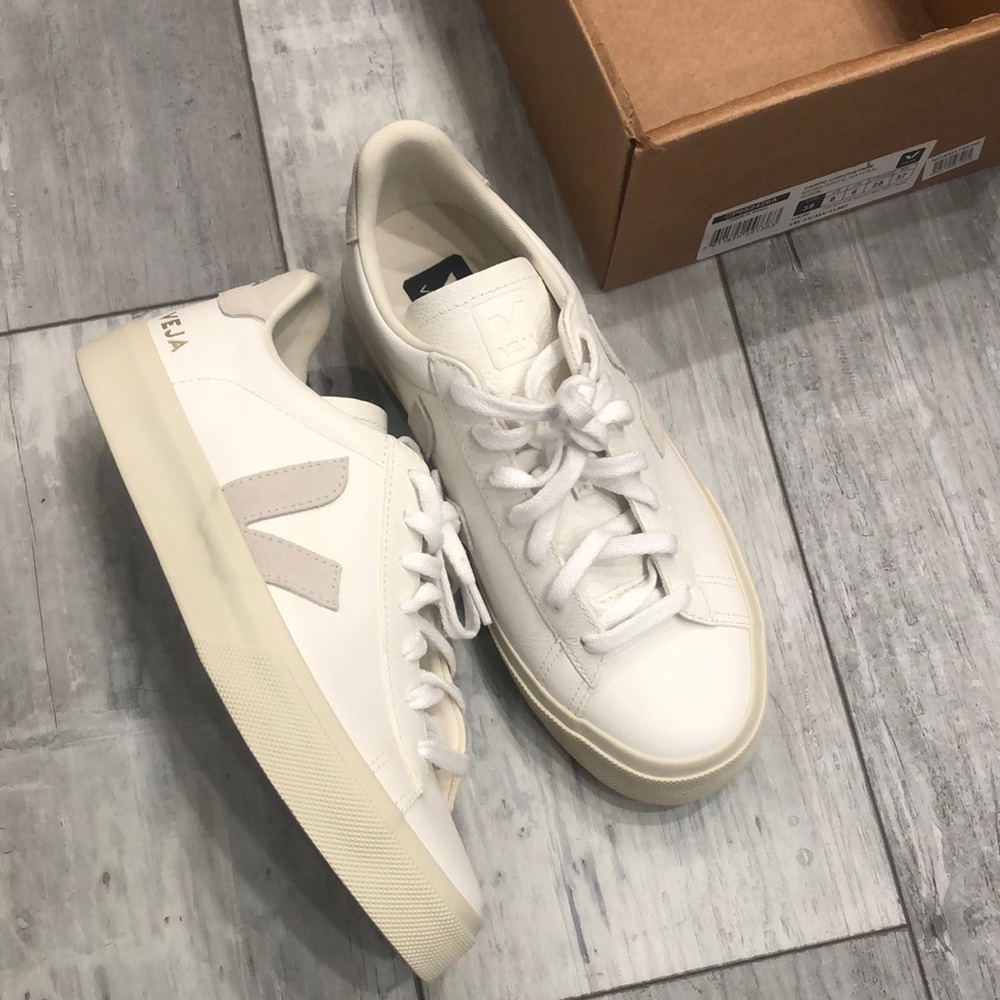 NWT Veja Campo Chromefree - Extra White_Natural Suede - Sz 8